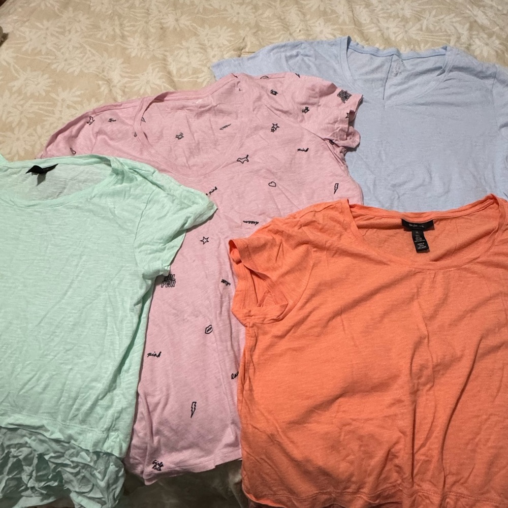Bundle of 4 Xl women’s summer tees.